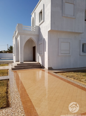 V 246 -                            بيع
                           Villa avec piscine Djerba